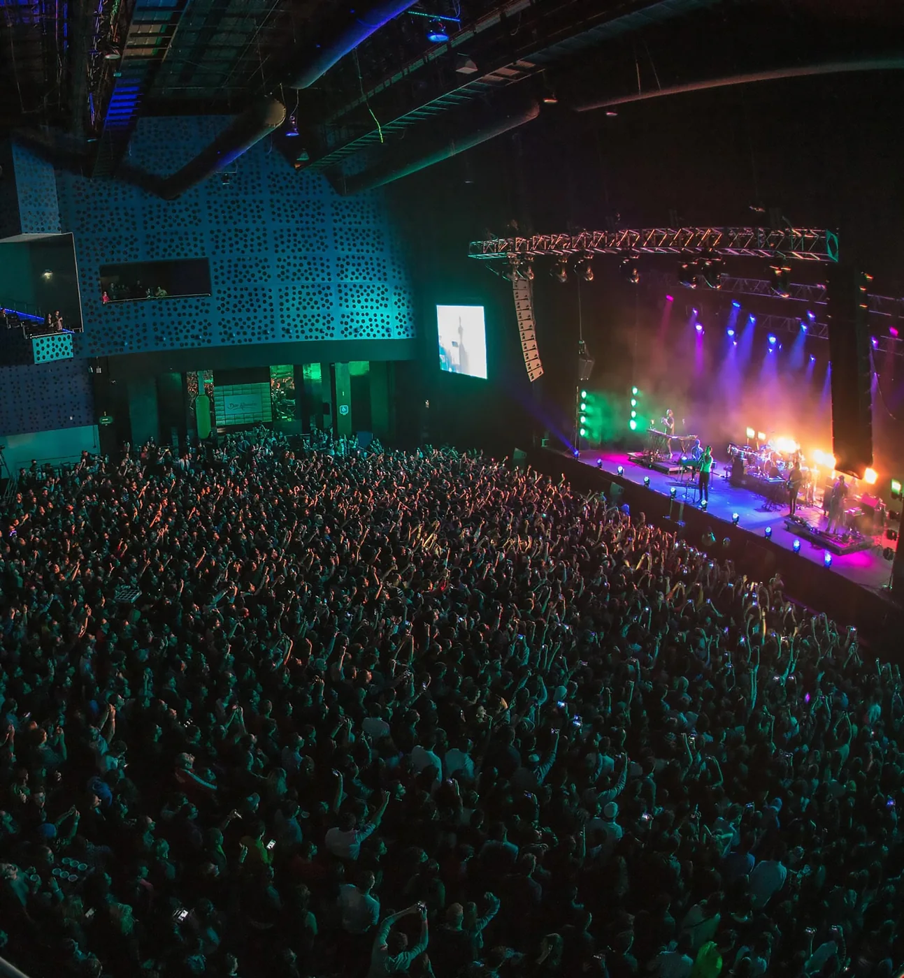 Espaço para shows com dutos têxteis